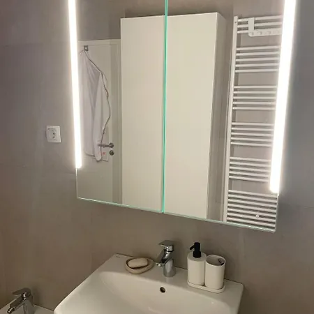 Apartman Modern With Garden Free Parking