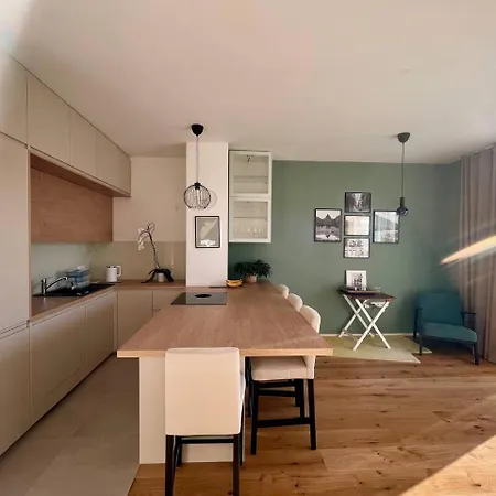 Apartman Modern With Garden Free Parking *