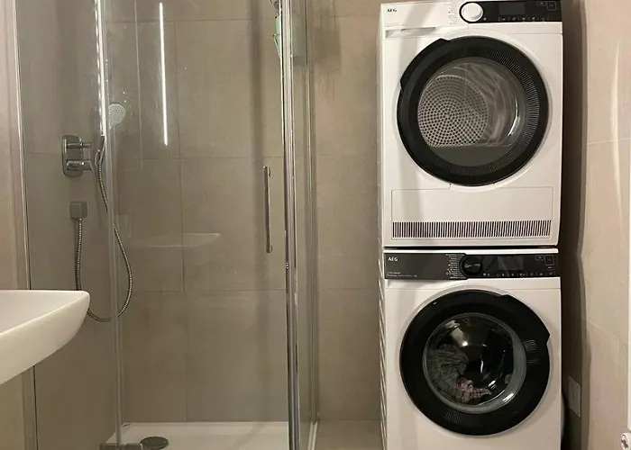 Modern With Garden Free Parking شقة