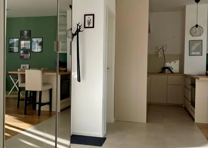 Modern With Garden Free Parking شقة *