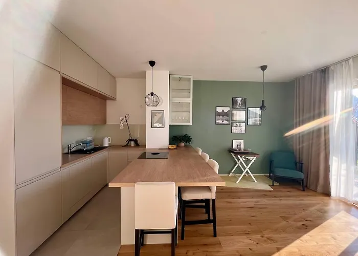 شقة Modern With Garden Free Parking *