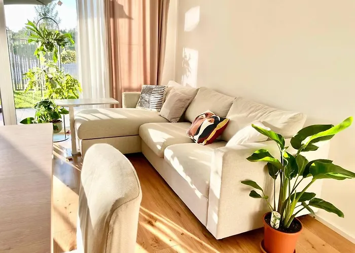 Modern With Garden Free Parking شقة *